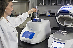 &Uuml;berf&uuml;hrung der Probe ins NMR-Modul