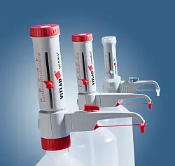 rotgraue Dispenser auf Flaschen